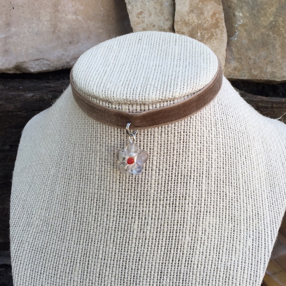 Flower choker necklace